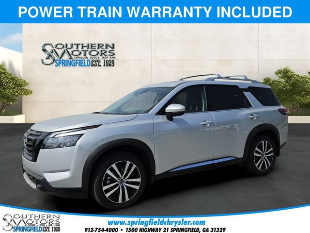 Used 2025 Nissan Pathfinder Platinum w/ Black Appearance Package FWD image 1