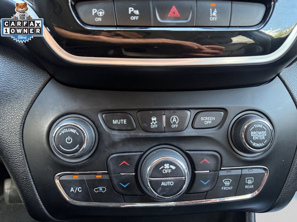Used 2021 Jeep Cherokee Limited w/ Mopar Interior Package AWD/4WD image 29