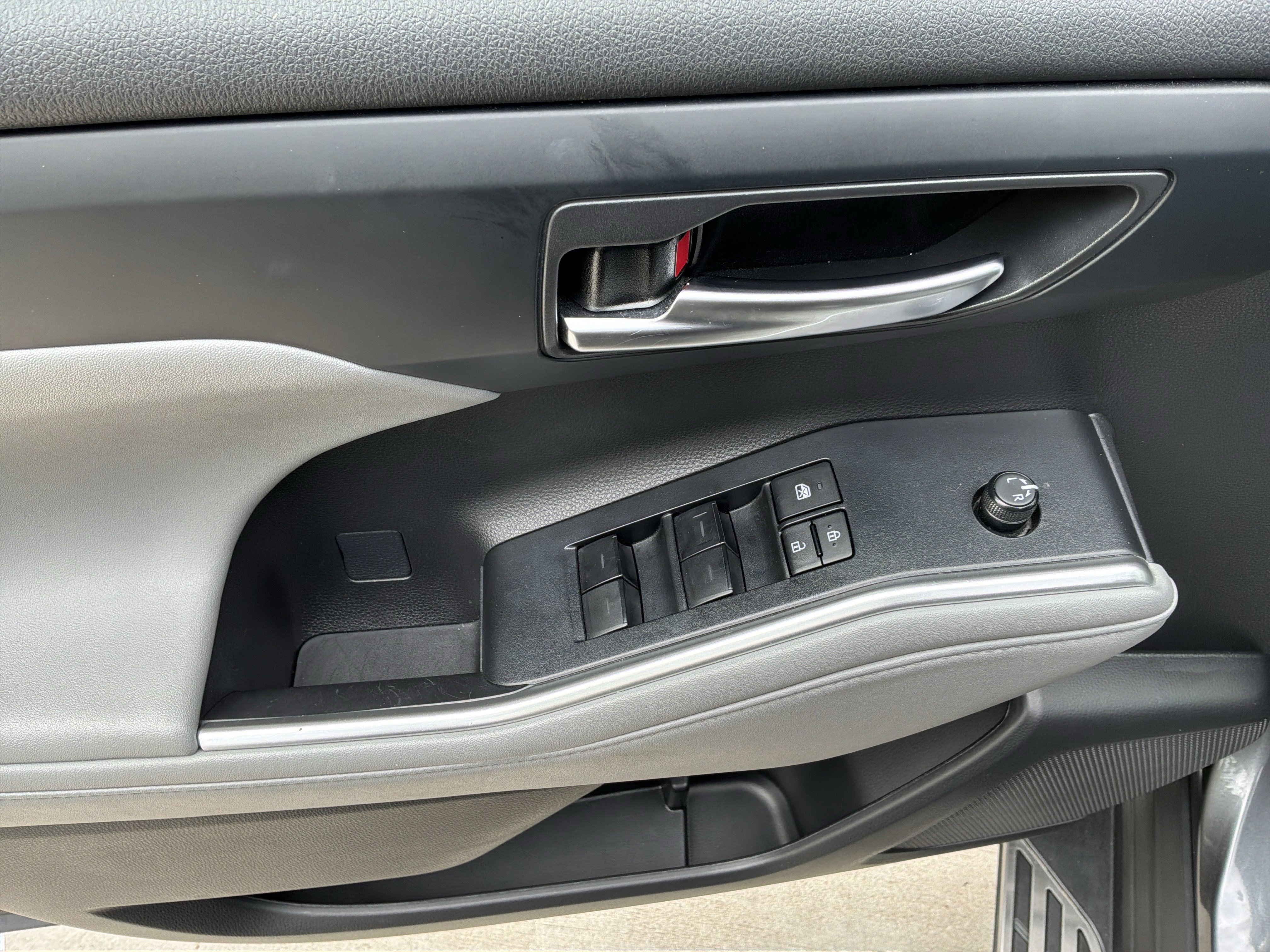 Used 2023 Toyota Highlander XLE FWD image 15