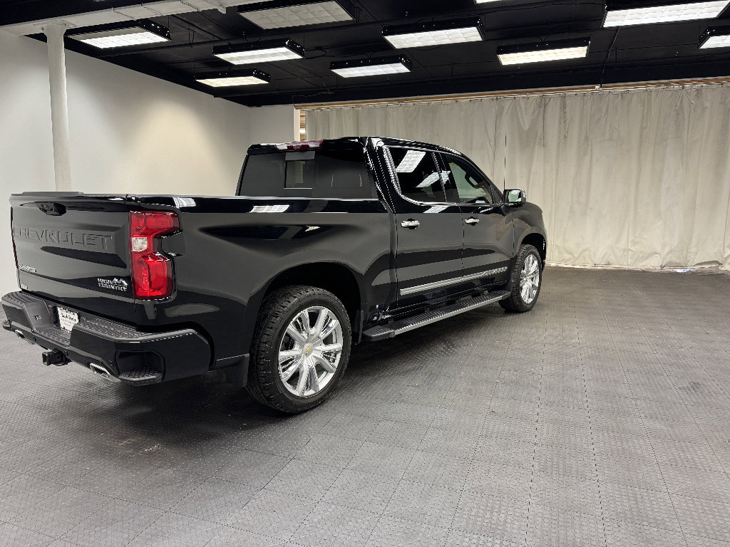 Used 2024 Chevrolet Silverado 1500 High Country w/ High Country Premium Package AWD/4WD image 5
