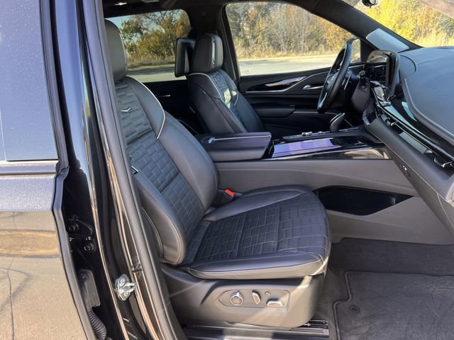 Used 2024 Cadillac Escalade ESV V image 24