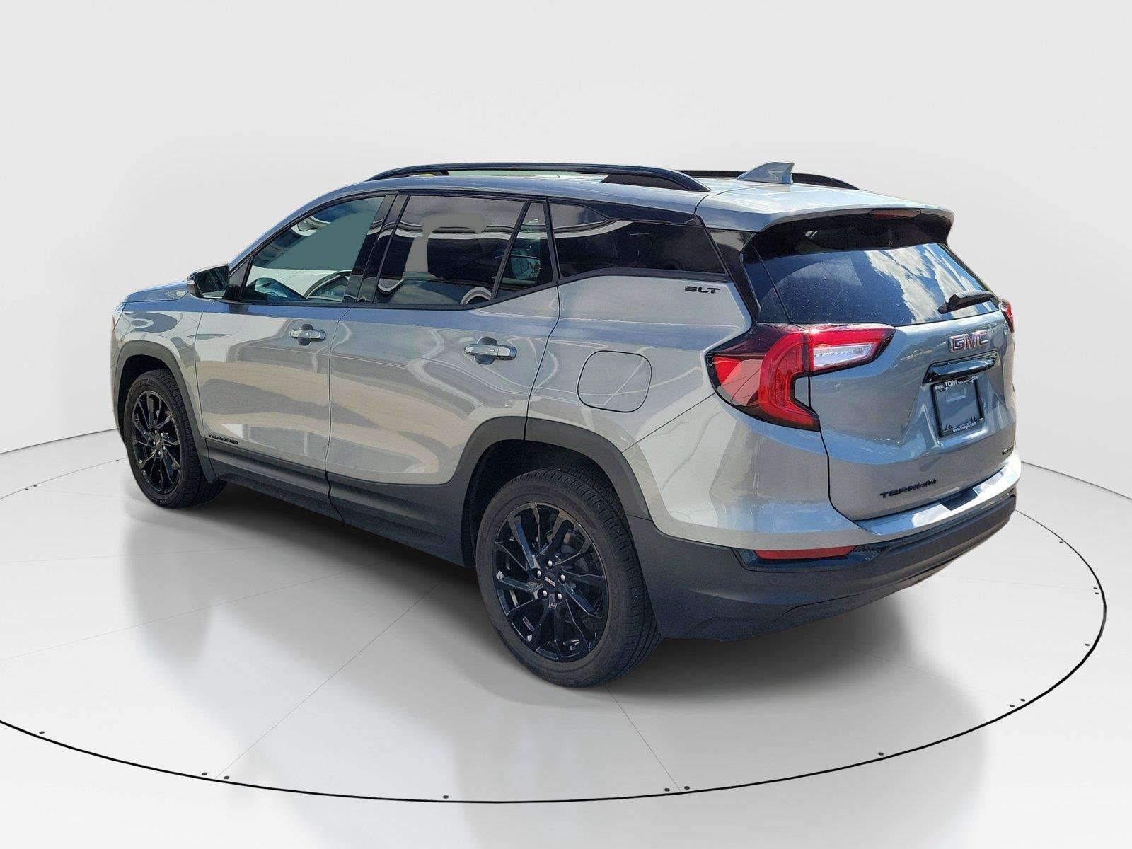 Used 2024 GMC Terrain SLT w/ Infotainment Package II AWD/4WD image 3