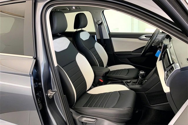 New 2026 Volkswagen Taos SEL image 9