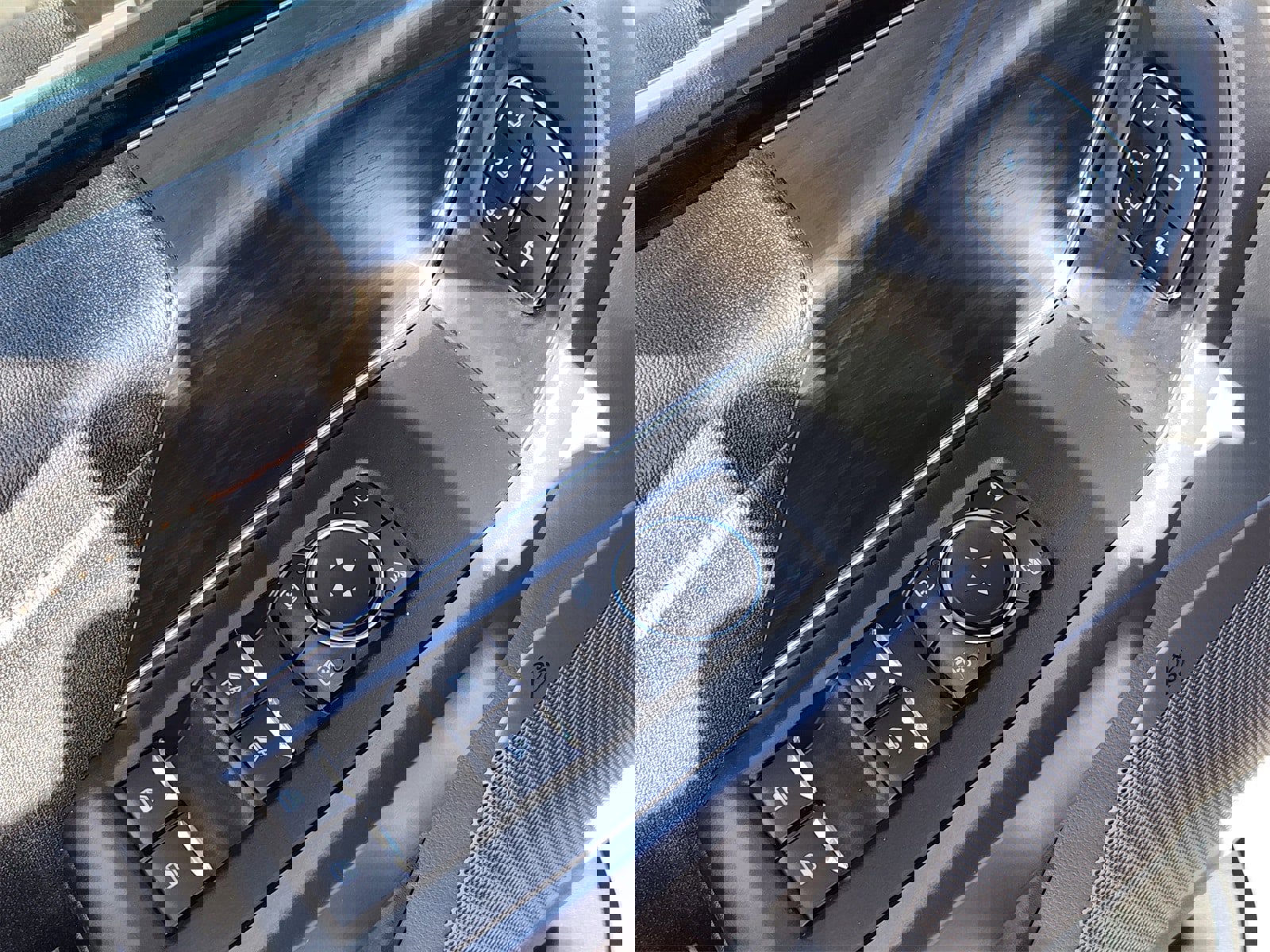 Used 2025 Ford F150 Lariat w/ Equipment Group 501A Mid image 33