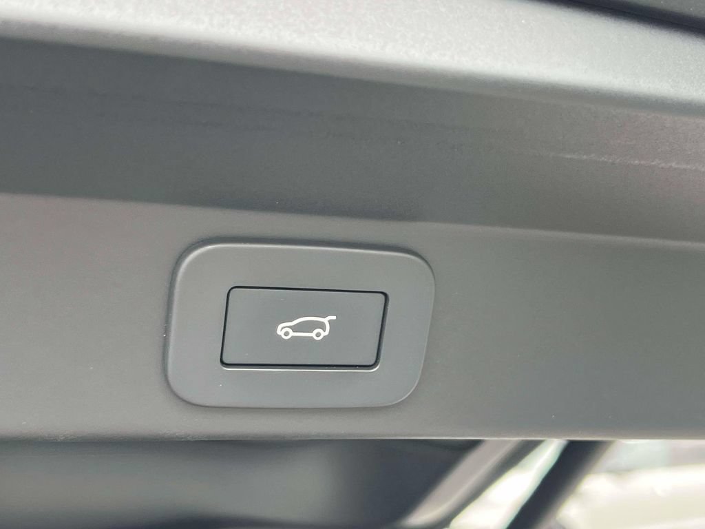 Used 2025 Land Rover Range Rover Sport SE AWD/4WD image 14