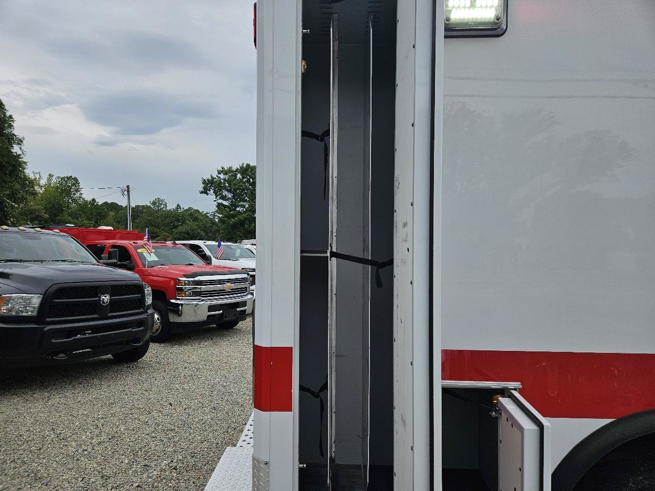 Used 2013 Ford F450 XLT w/ Ambulance Preparation Pkg RWD image 44