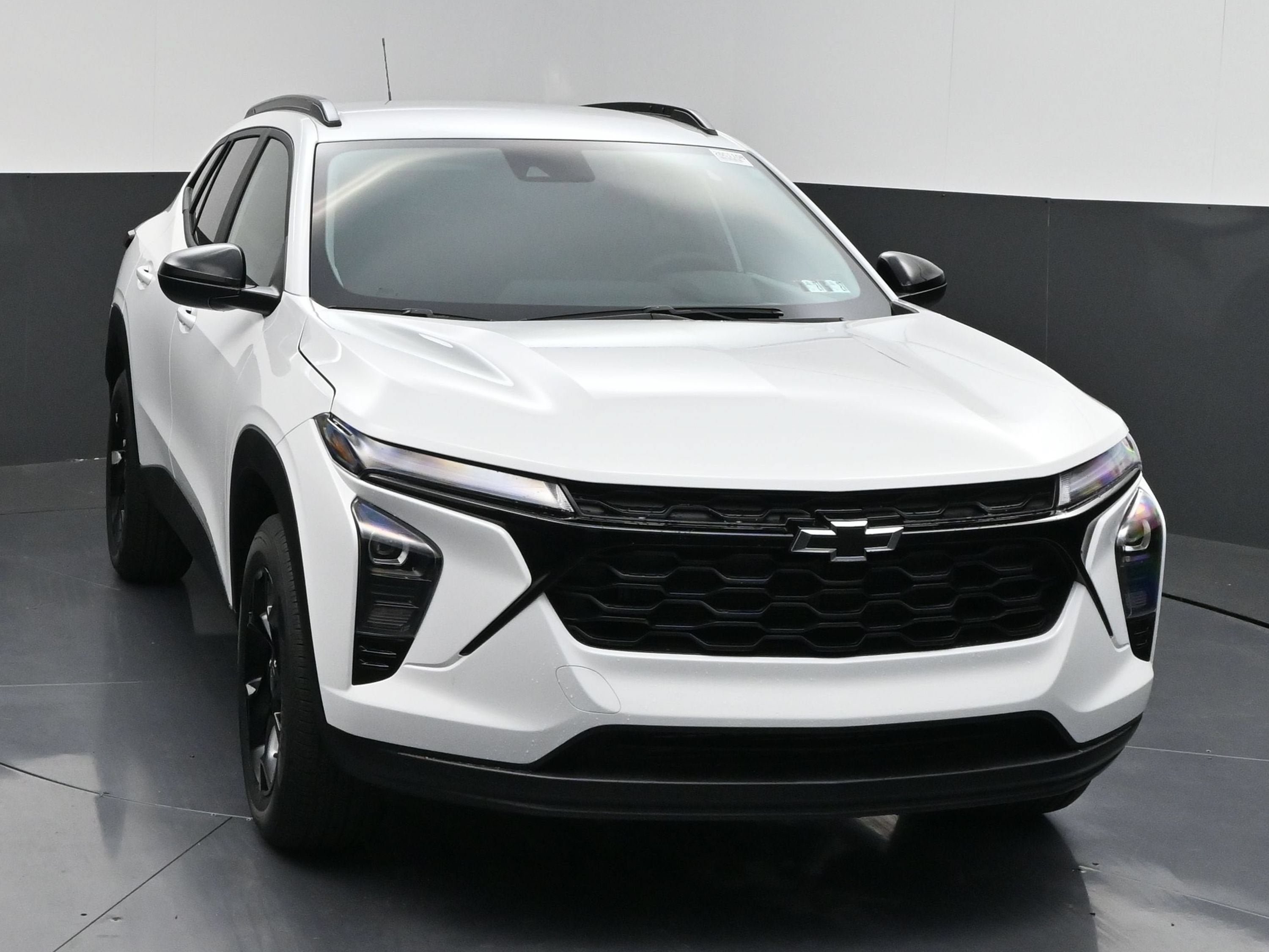 New 2026 Chevrolet Trax RS w/ Sunroof Package FWD image 3