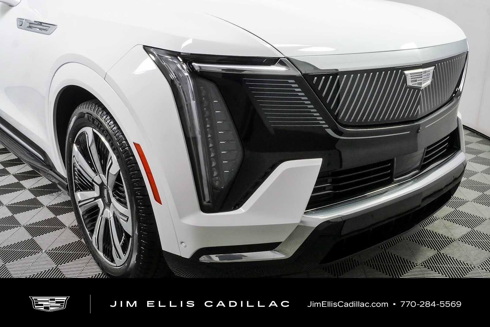 Certified 2025 Cadillac Escalade IQ Luxury 2 w/ LPO, Premium Carpet Package AWD/4WD image 39