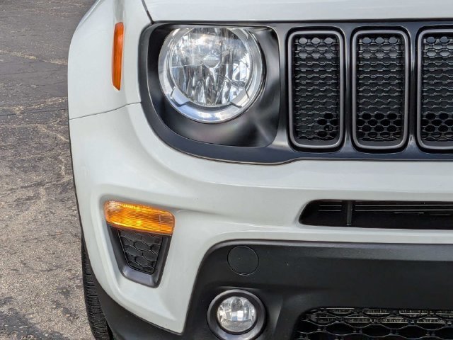 Used 2021 Jeep Renegade Latitude w/ Sun & Sound Group FWD image 10