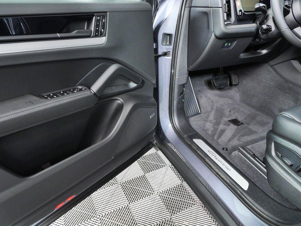 New 2026 Porsche Cayenne AWD/4WD image 8