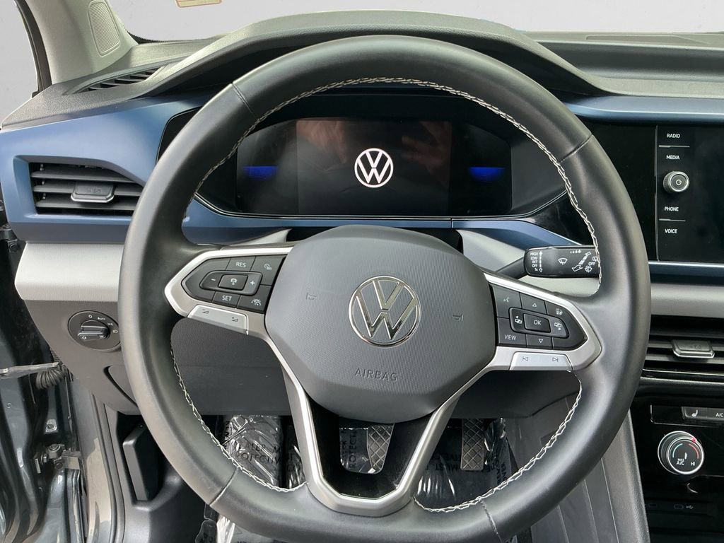 Used 2023 Volkswagen Taos SE w/ Panoramic Sunroof Package image 12