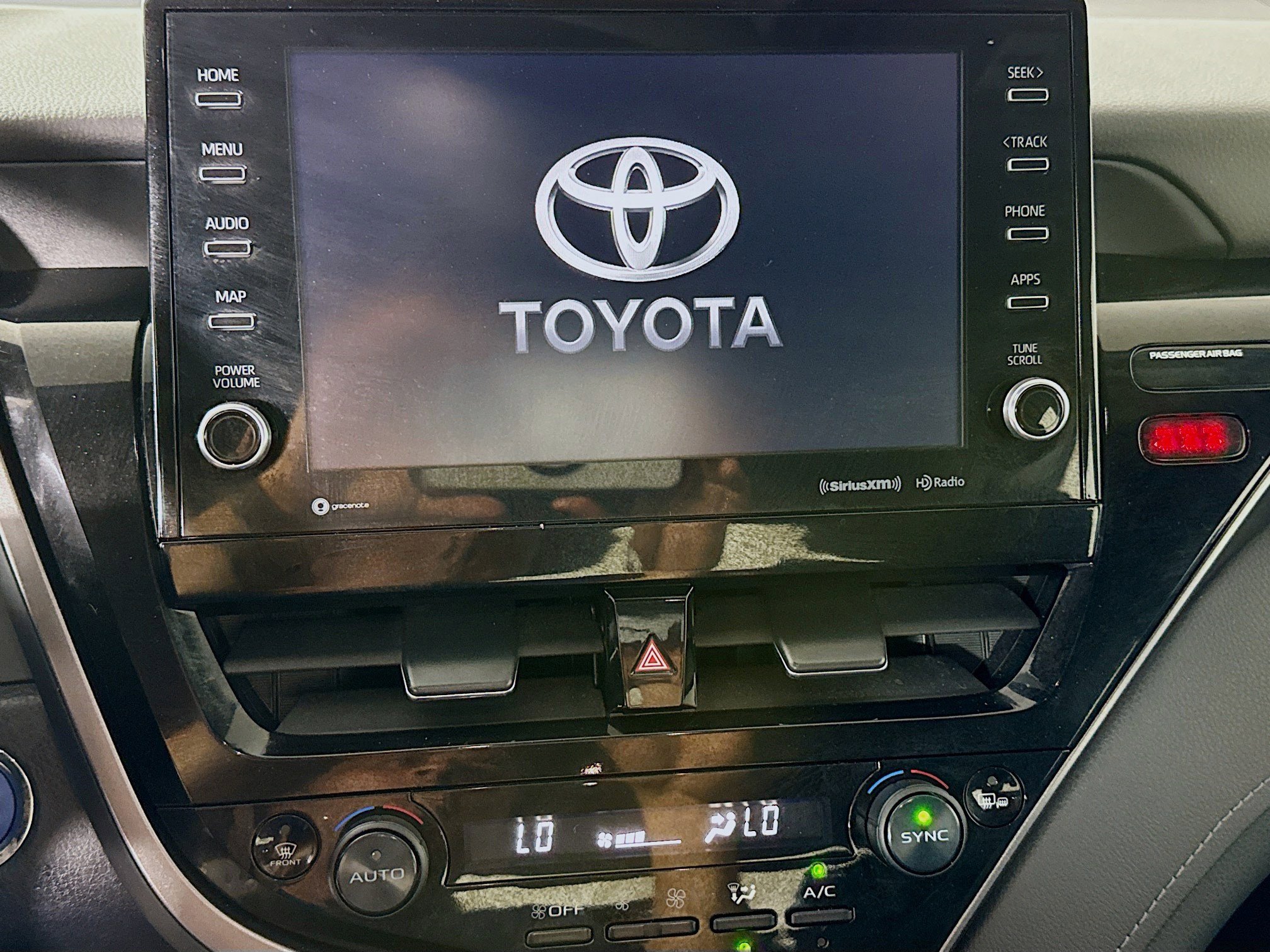 Used 2022 Toyota Camry XLE image 18