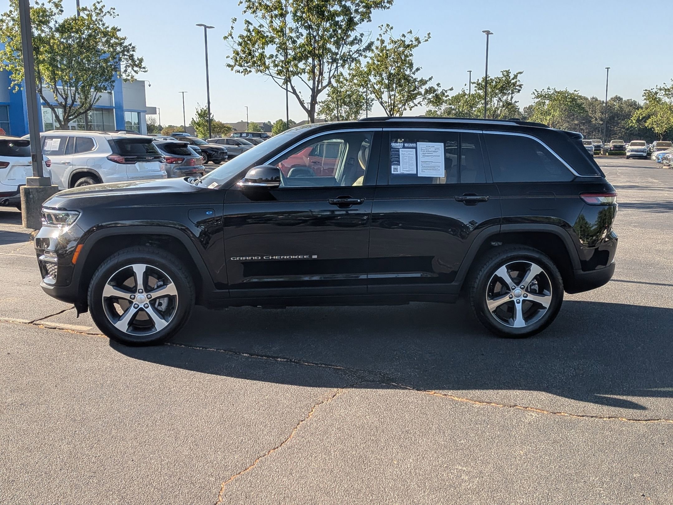 Used 2023 Jeep Grand Cherokee 4WD 4xe w/ Luxury Tech Group II image 6