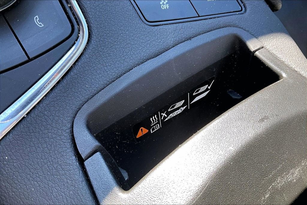 Used 2025 Cadillac XT6 Premium Luxury image 32