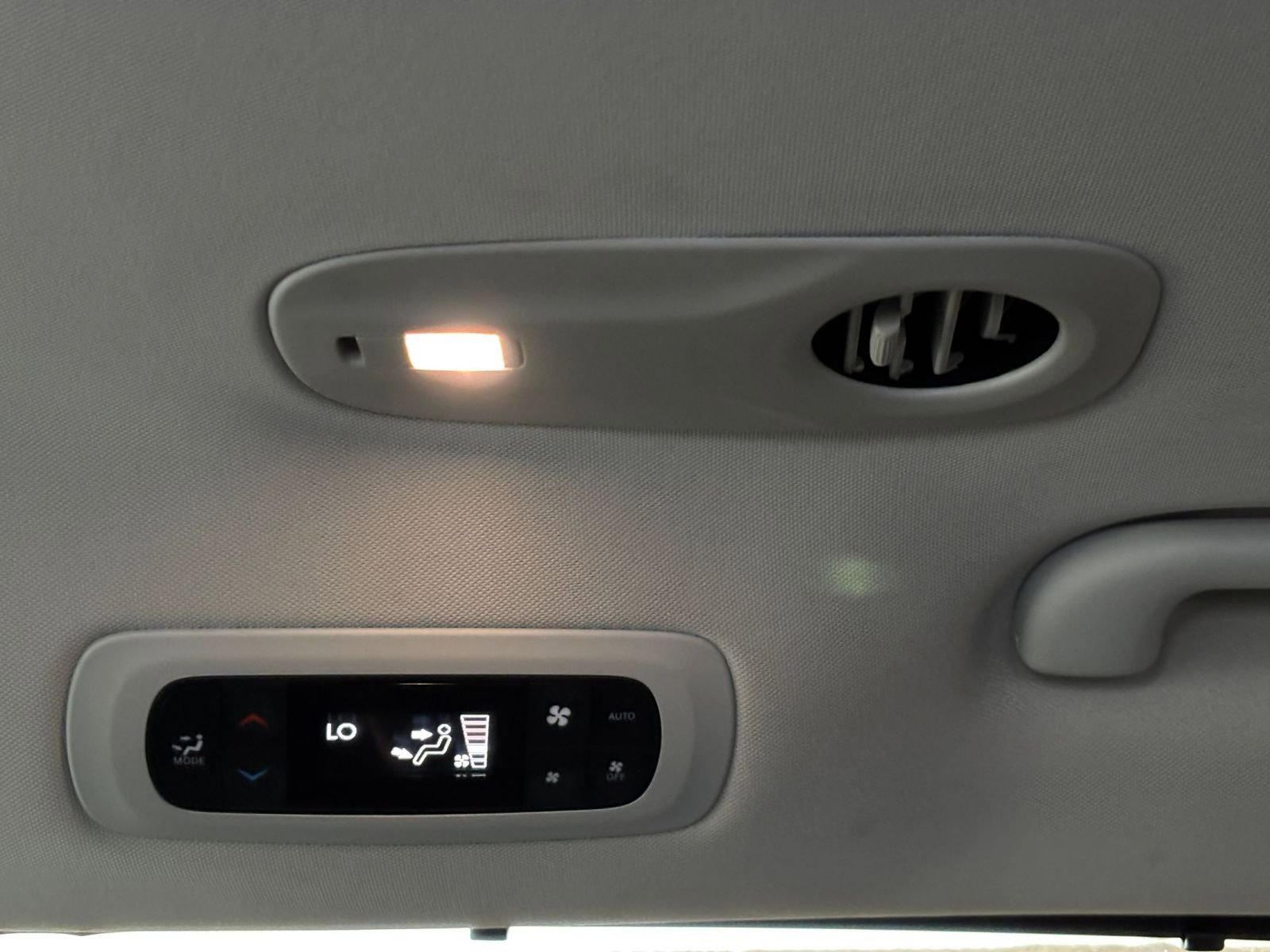 Used 2024 Chrysler Pacifica Touring-L image 24