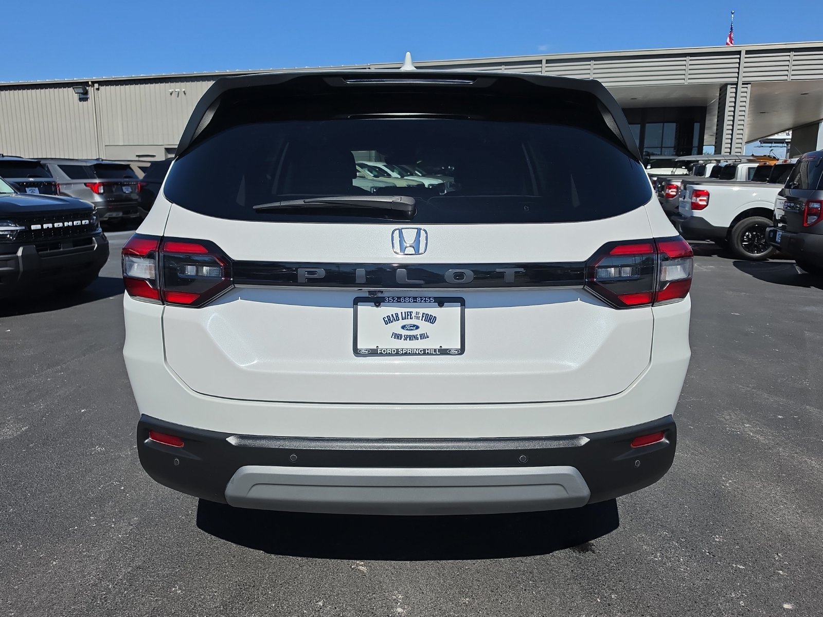 Used 2025 Honda Pilot EX-L image 6