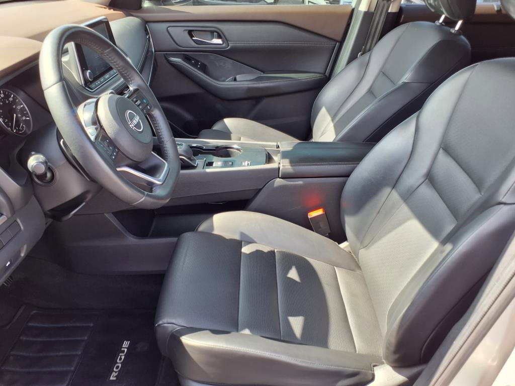 Certified 2022 Nissan Rogue SV w/ SV Premium Package image 15