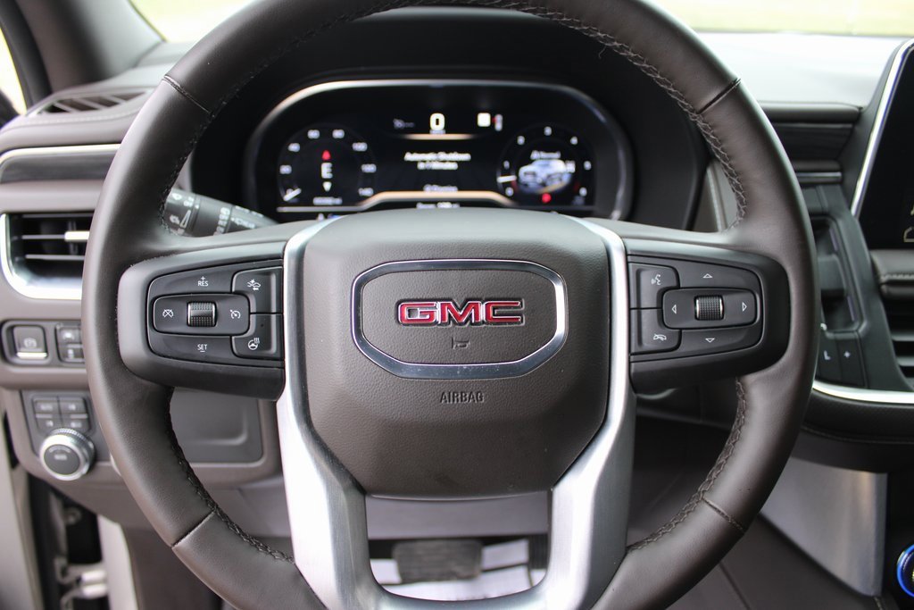 Used 2023 GMC Yukon SLT w/ SLT Luxury Package image 14