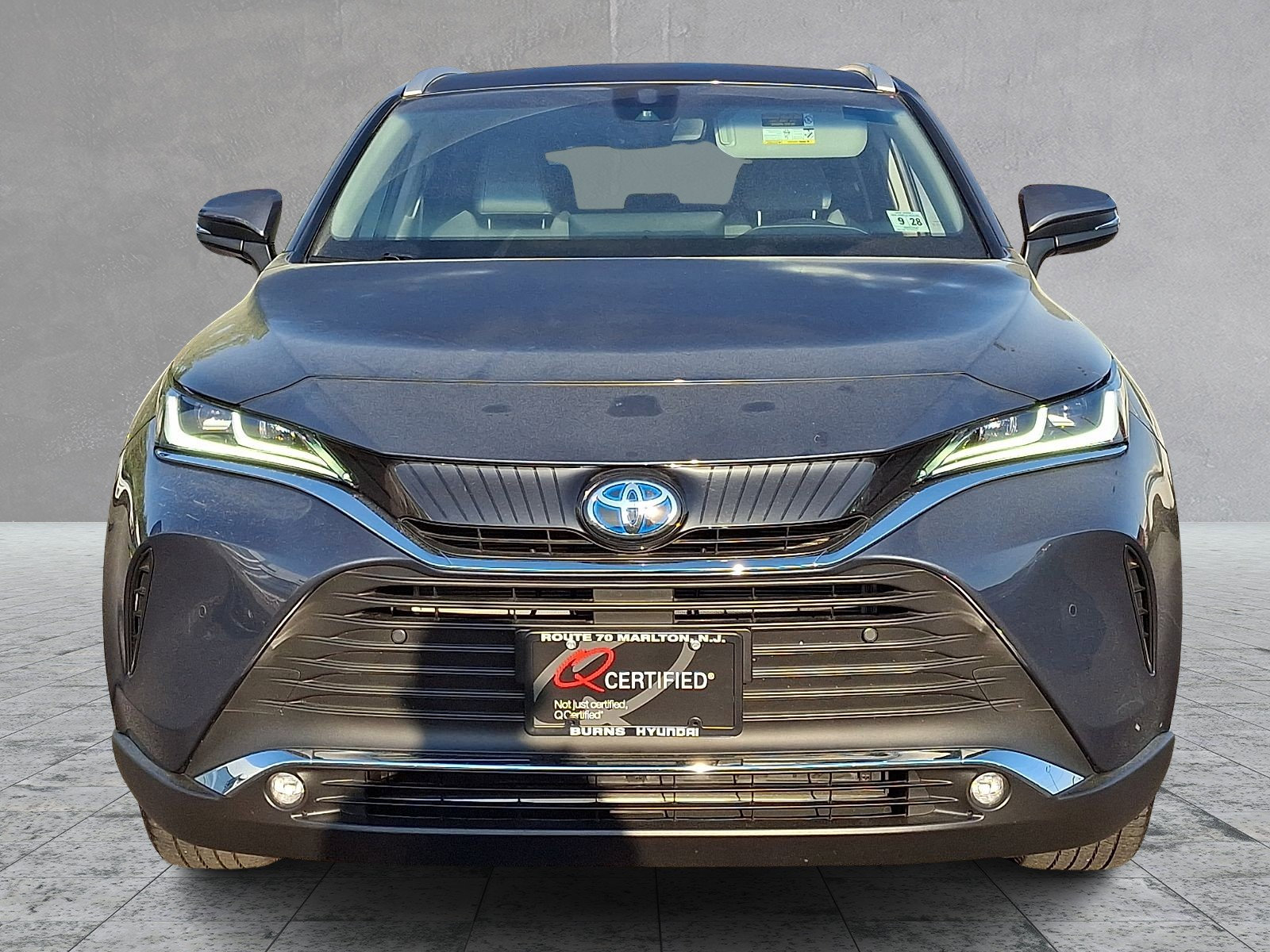 Used 2023 Toyota Venza XLE AWD/4WD image 2