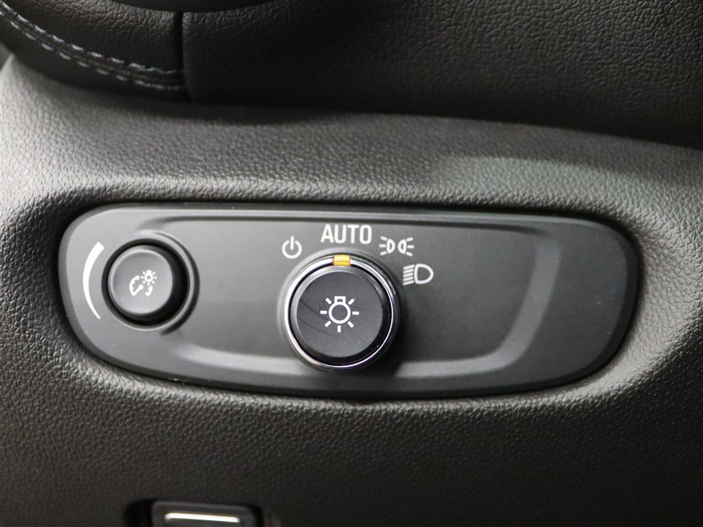 Used 2022 Chevrolet Blazer LT w/ Midnight/Sport Edition image 32