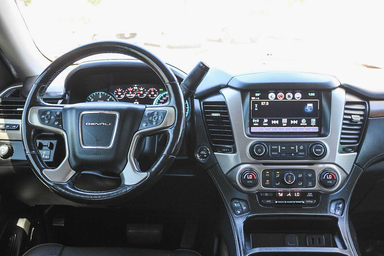 Used 2018 GMC Yukon XL Denali RWD image 13
