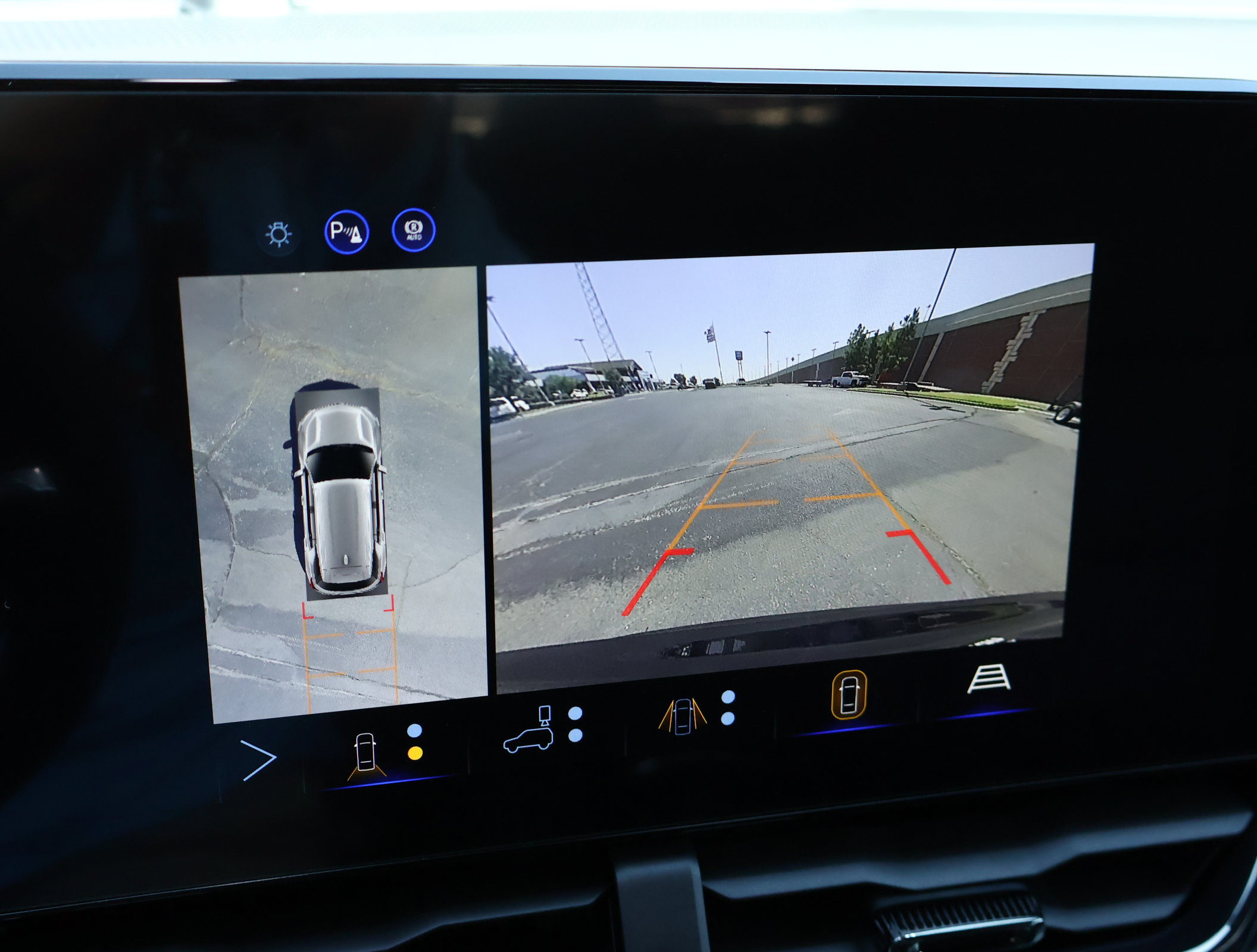 New 2027 Chevrolet Equinox RS w/ Safety and Technology Package FWD image 5