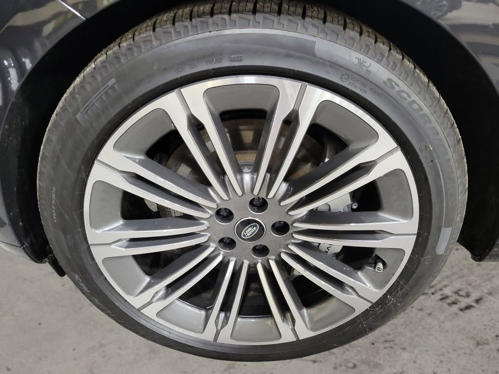 New 2025 Land Rover Range Rover SE image 9