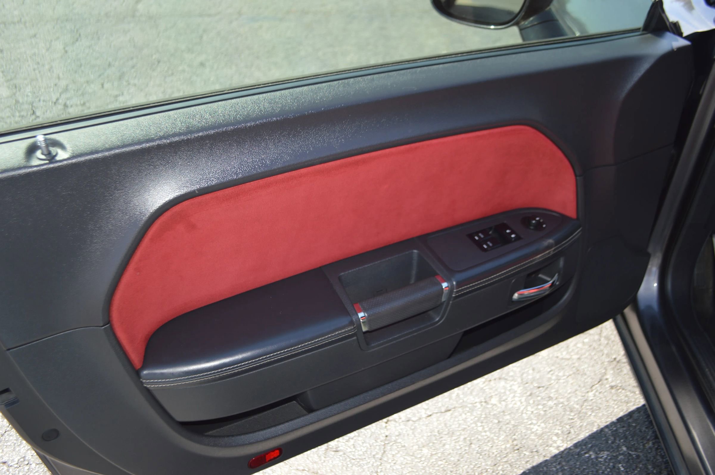 Used 2014 Dodge Challenger SRT8 w/ Harman/Kardon Audio Group RWD image 13