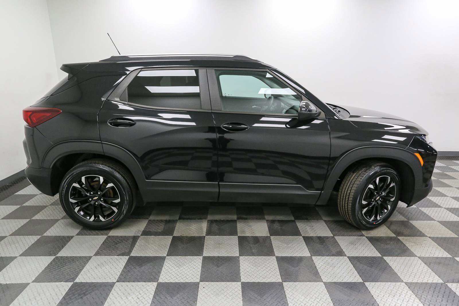 Used 2021 Chevrolet TrailBlazer LT w/ Convenience Package image 8