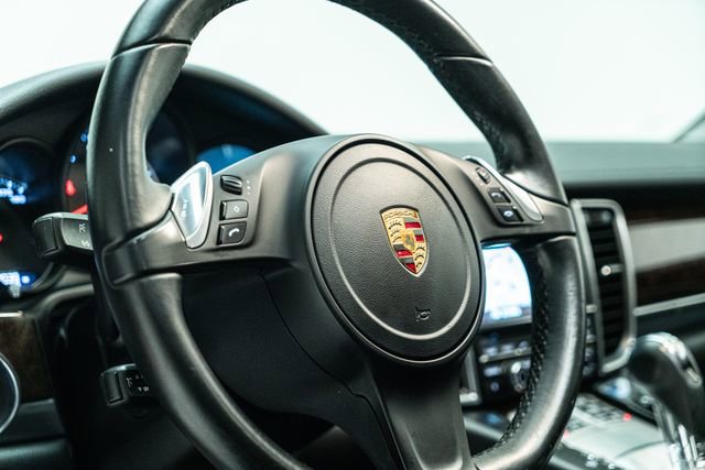 Used 2016 Porsche Panamera 4 Edition image 23