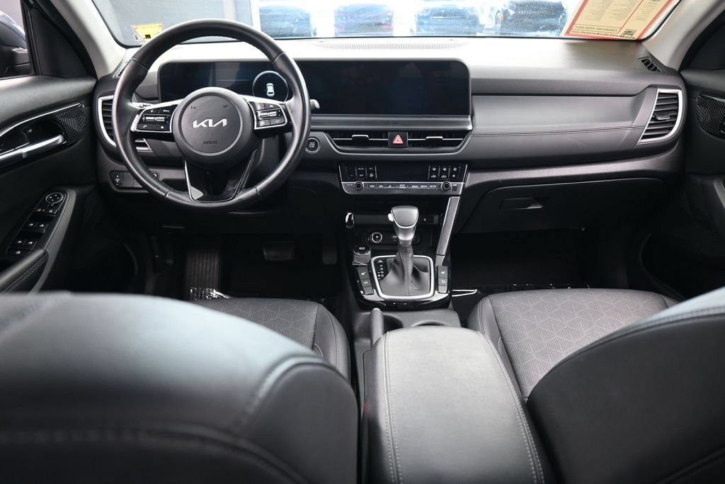 Used 2024 Kia Seltos EX FWD image 39