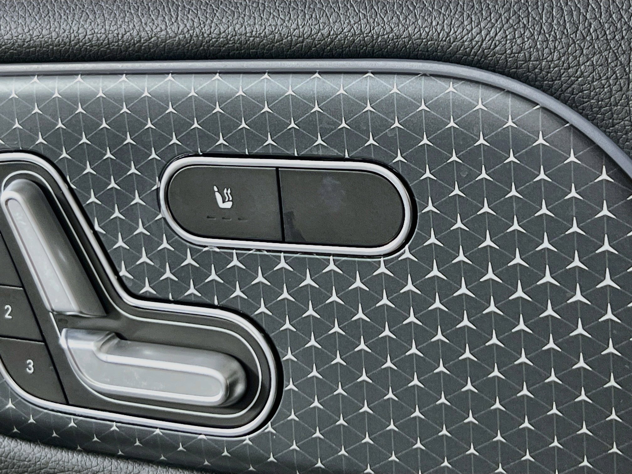 Used 2024 Mercedes-Benz EQB 300 4MATIC image 21