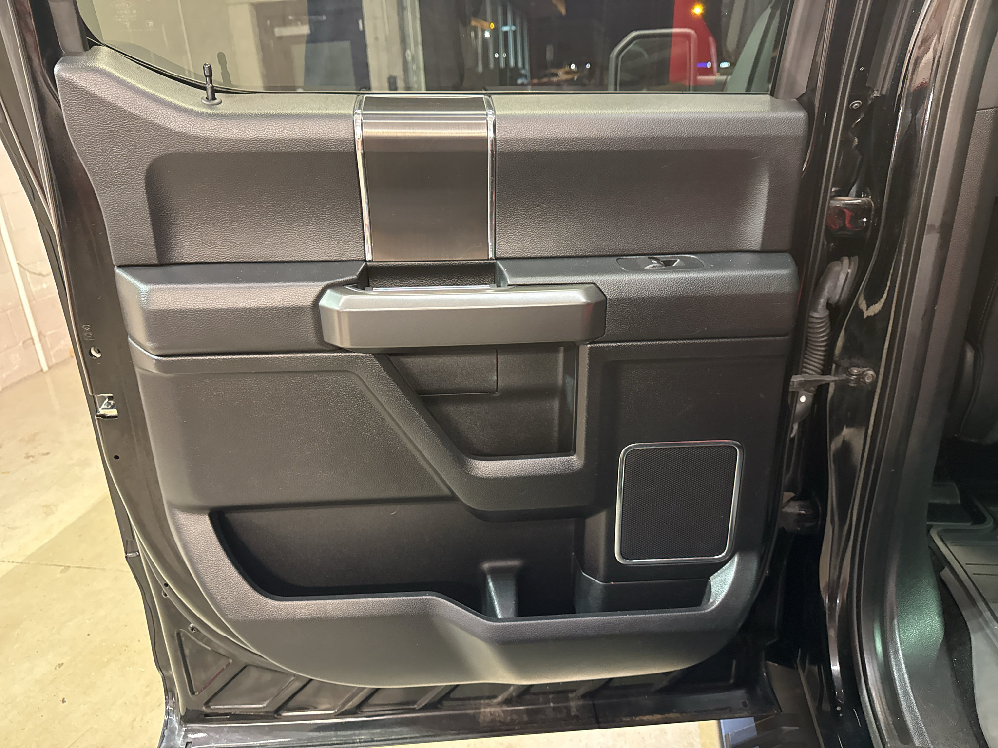 Used 2018 Ford F150 Lariat w/ Equipment Group 502A Luxury AWD/4WD image 31