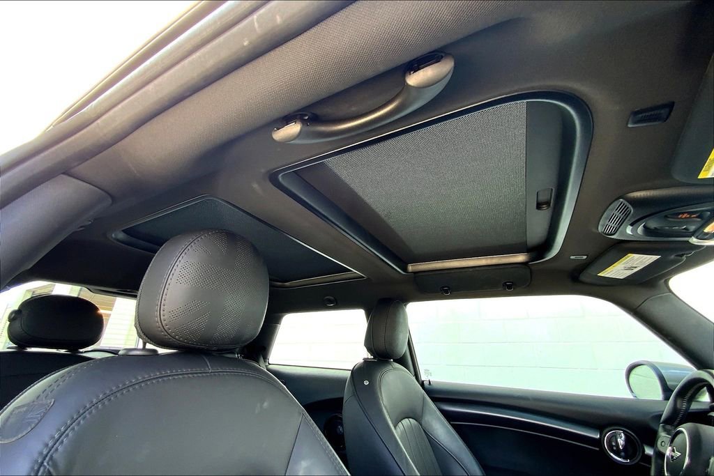 Certified 2024 MINI Cooper SE image 22