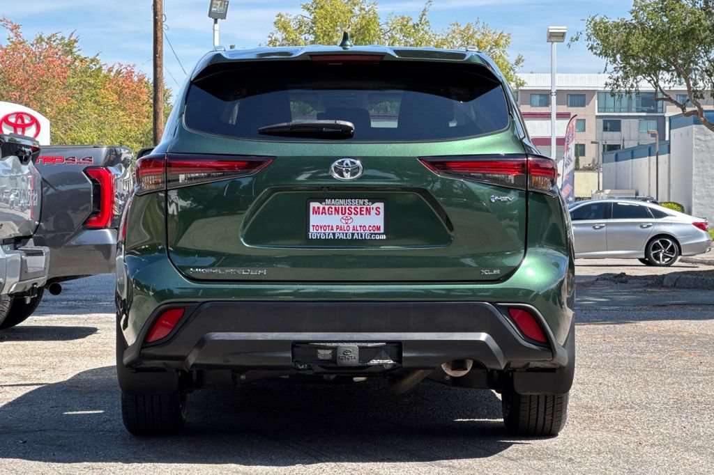 Certified 2025 Toyota Highlander XLE AWD/4WD image 4