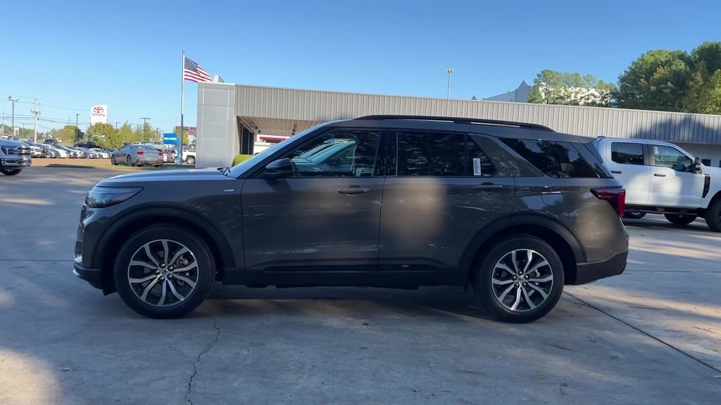 New 2026 Ford Explorer ST-Line image 3