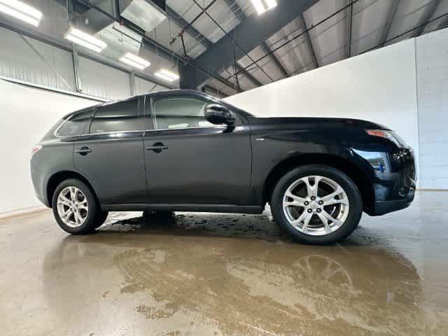 Used 2014 Mitsubishi Outlander GT AWD/4WD image 3