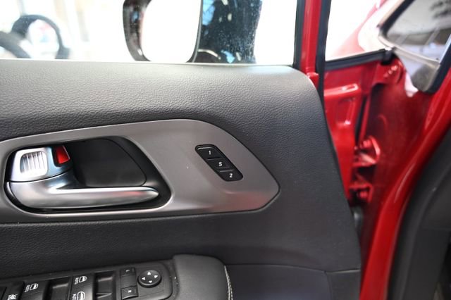 Used 2025 Chrysler Pacifica Select FWD image 29