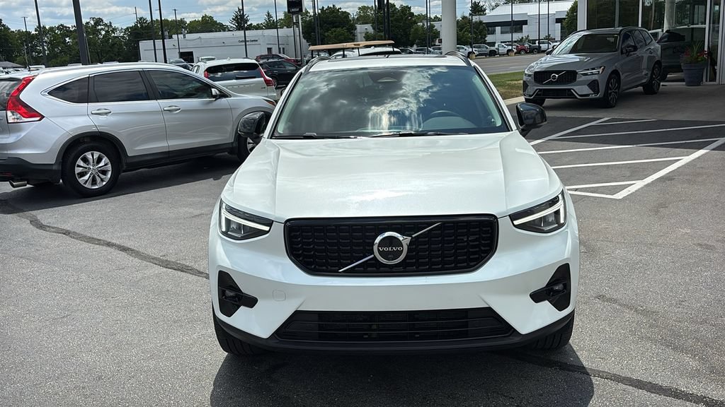 Used 2023 Volvo XC40 B5 Plus w/ Driver Assist Package AWD/4WD image 5