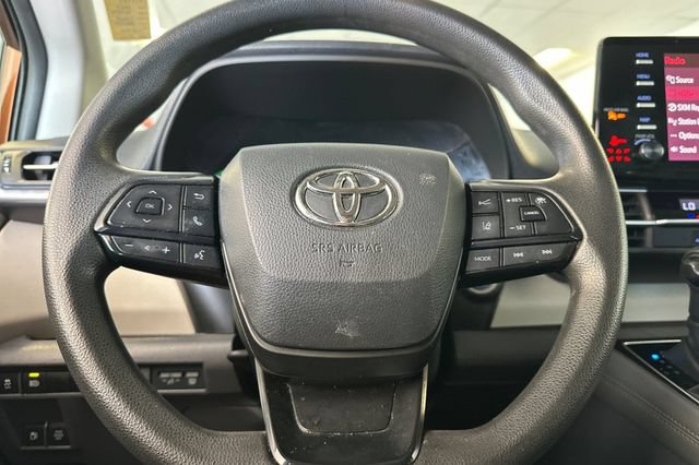 Used 2023 Toyota Sienna LE FWD image 29