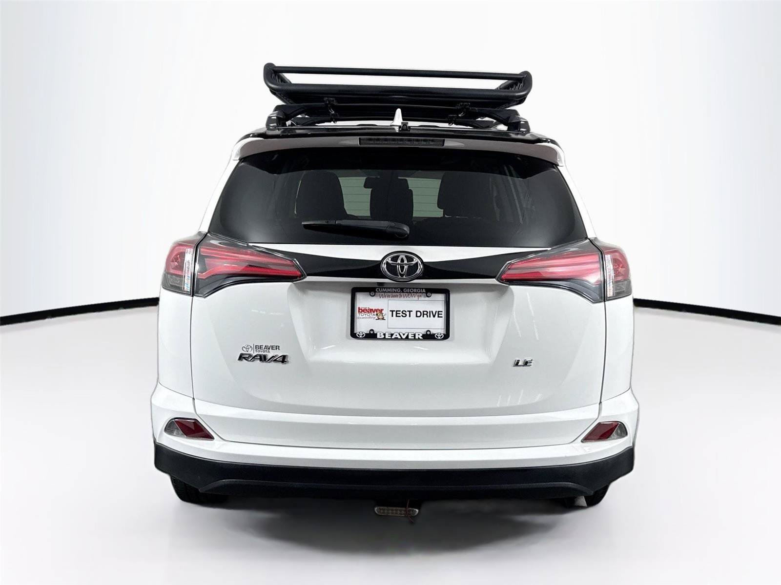 Used 2018 Toyota RAV4 LE FWD image 10