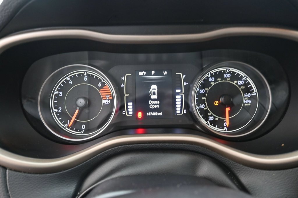 Used 2016 Jeep Cherokee Sport FWD image 9