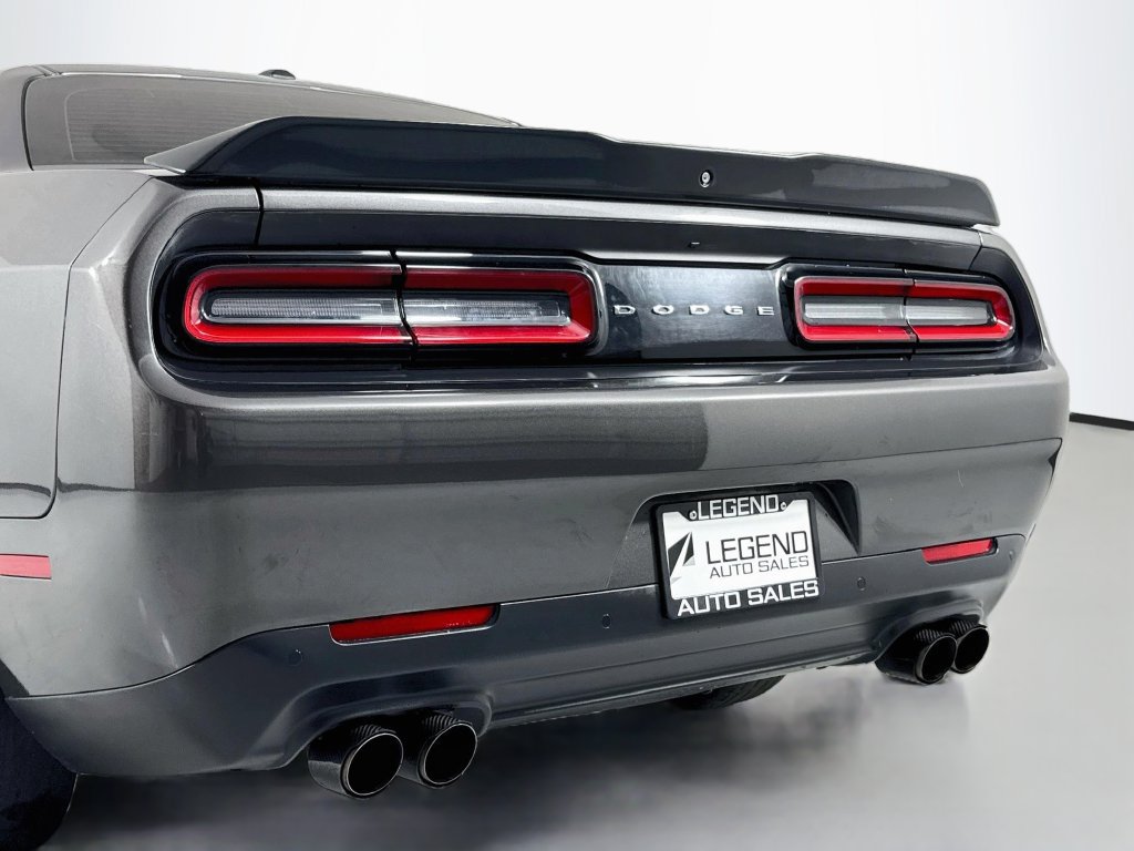 Used 2016 Dodge Challenger R/T w/ Driver Convenience Group RWD image 10