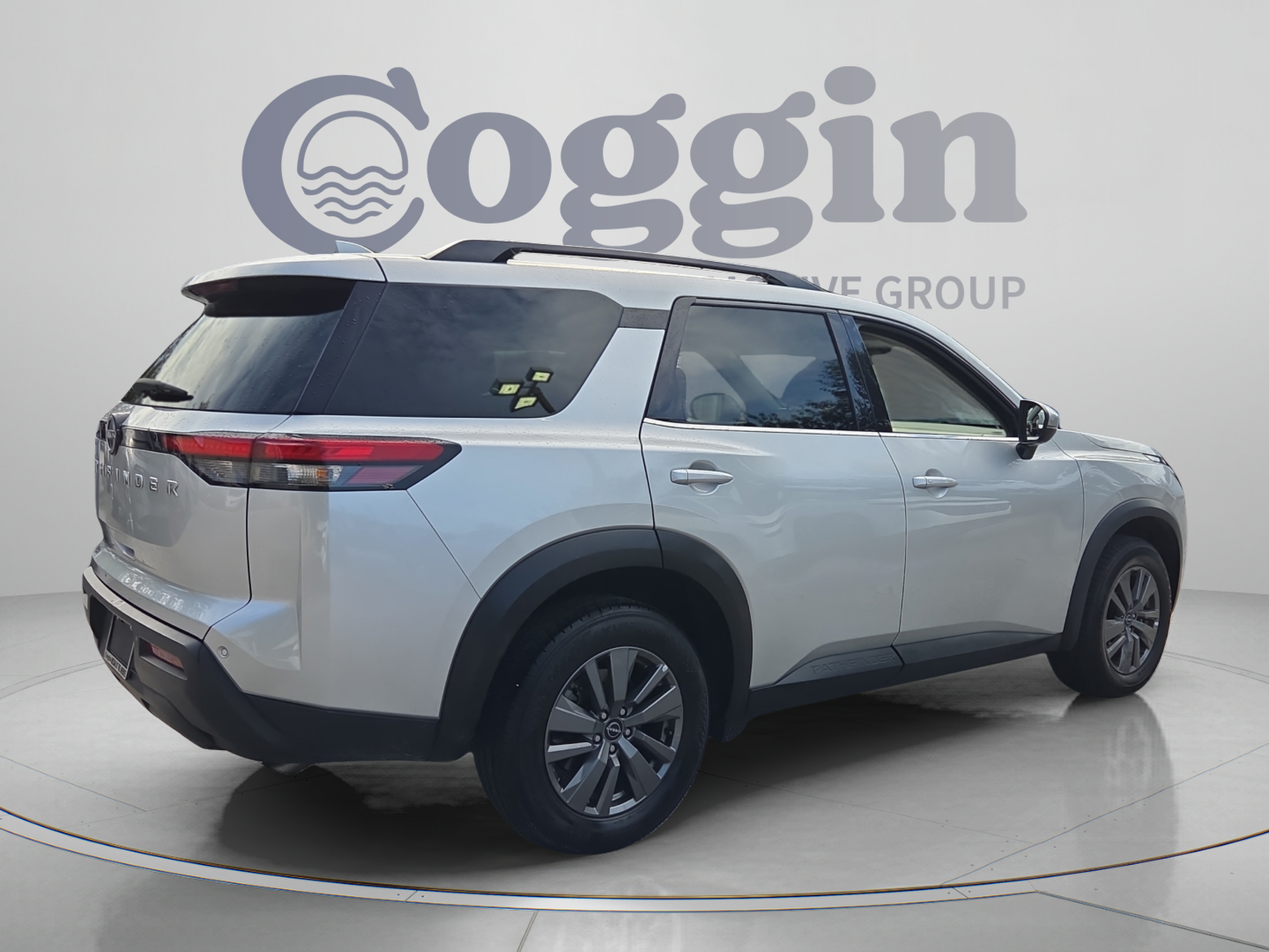 Used 2025 Nissan Pathfinder SV FWD image 5