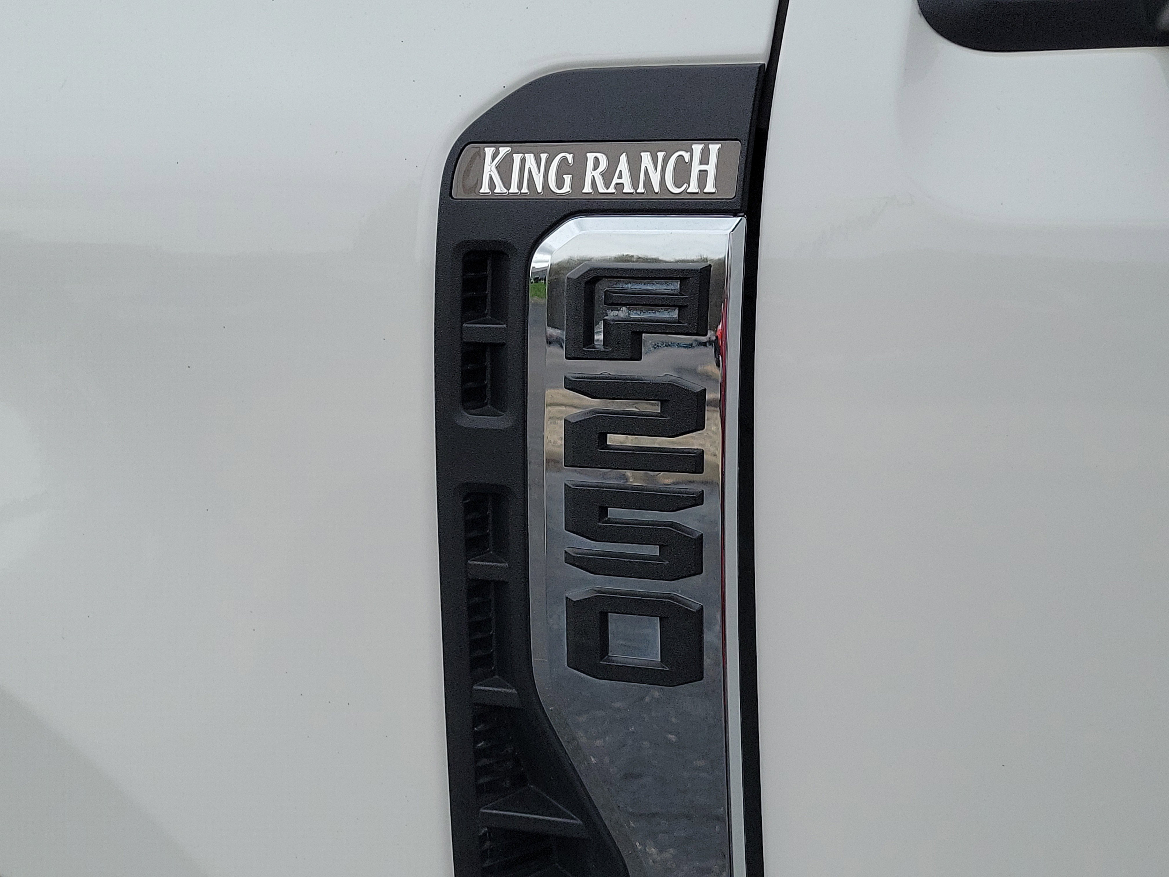Certified 2023 Ford F250 King Ranch w/ Chrome Package image 32