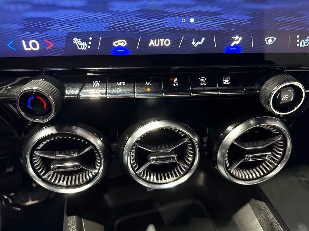 Used 2024 Chevrolet Blazer EV LT AWD/4WD image 97