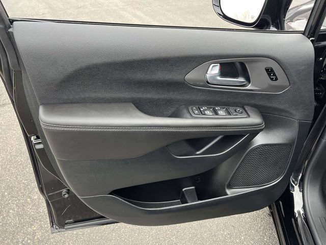 New 2026 Chrysler Pacifica Select w/ S Appearance Package AWD/4WD image 14