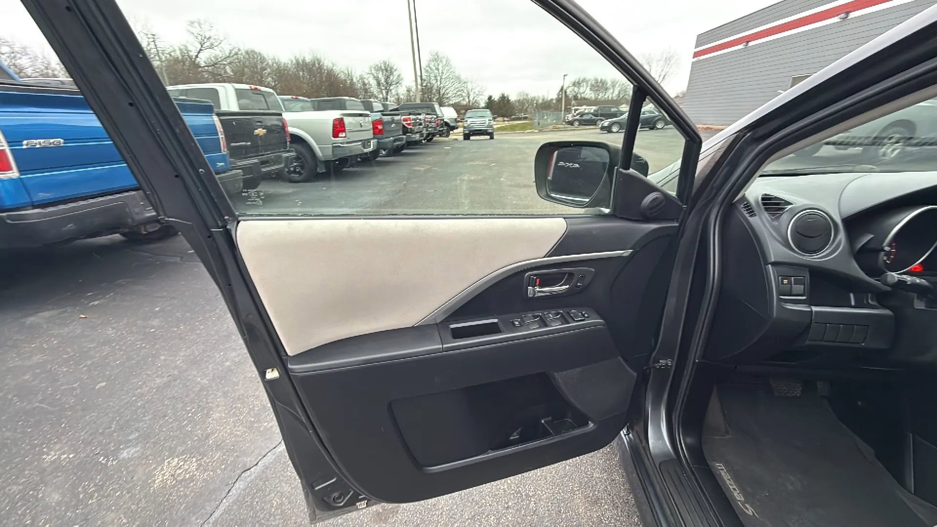 Used 2012 MAZDA MAZDA5 Touring image 9