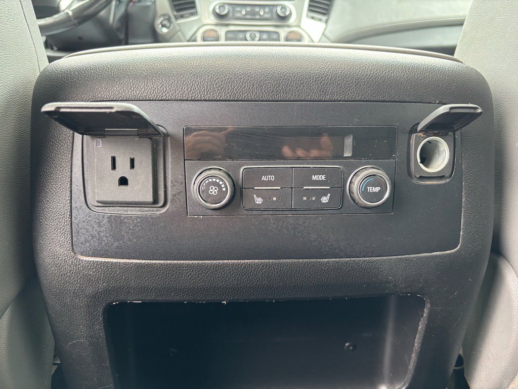 Used 2018 Chevrolet Suburban LT w/ Luxury Package image 17