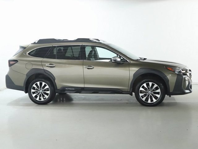 Used 2024 Subaru Outback Touring AWD/4WD image 11